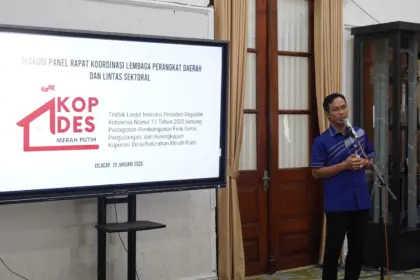 Bupati Cilacap Syamsul Auliya Rachman memberikan sambutan rakor KDMP di Cilacap. (Diskominfo Cilacap).