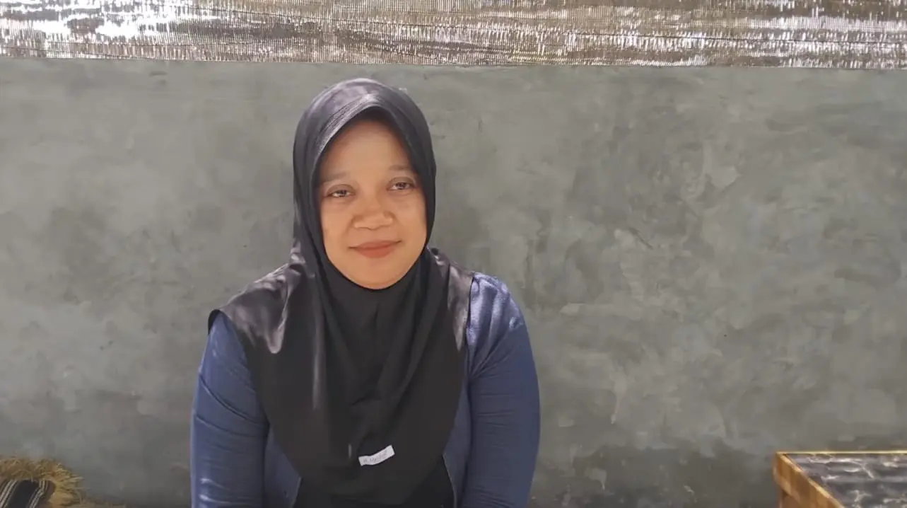 Eks Sekdes Kalisabuk.Toifatun Nuriyah menggugat Kepala Desa Kalisabuk ke Pengadilan Tata Usaha Negara (PTUN) Semarang. (Tri Aji).