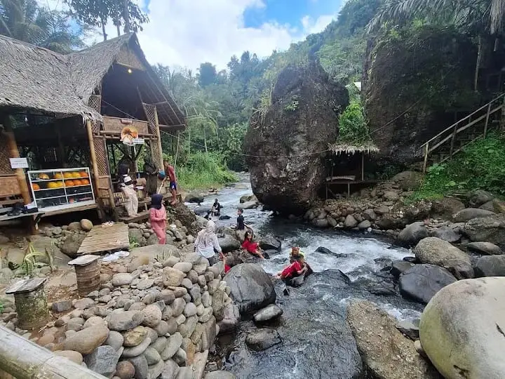 Panorama Bendungan Dehem di Dayeuhluhur, Cilacap. (Foto: Google Maps/Kuy berkebun)