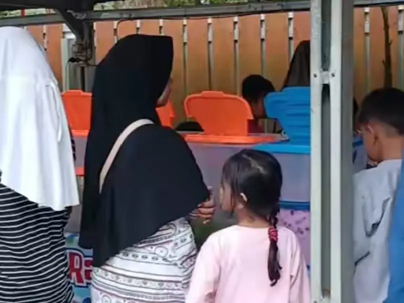 Suasana berburu takjil di Desa Wisata Karangmangu. (Foto: Tangkapan layar TikTok @desawisatakarangmangu)