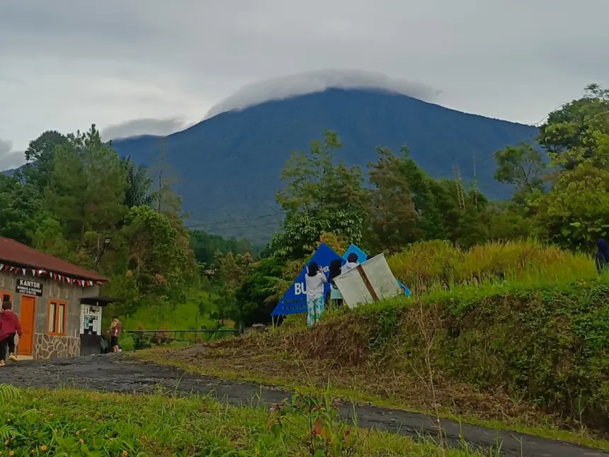 Kawasan Bukit Tengtung jadi primadona bagi masyarakat Baturraden dan sekitarnya di pagi hari Bulan Ramadan. (Foto: Dok cilacaptoday.com)