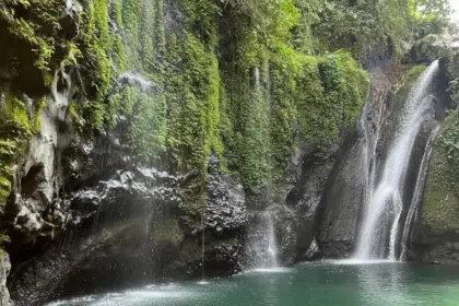 Keindahan Curug Tebela di Baturraden, yang dahulu menjadi spot healing favorit Noni-Noni Belanda. (Foto: dinporabudpar.banyumas.kab.go.id)