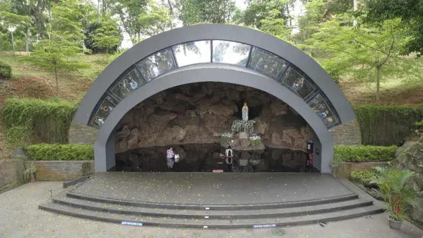 Gua maria kaliori banyumas