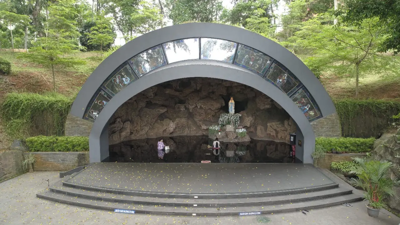 Gua maria kaliori banyumas