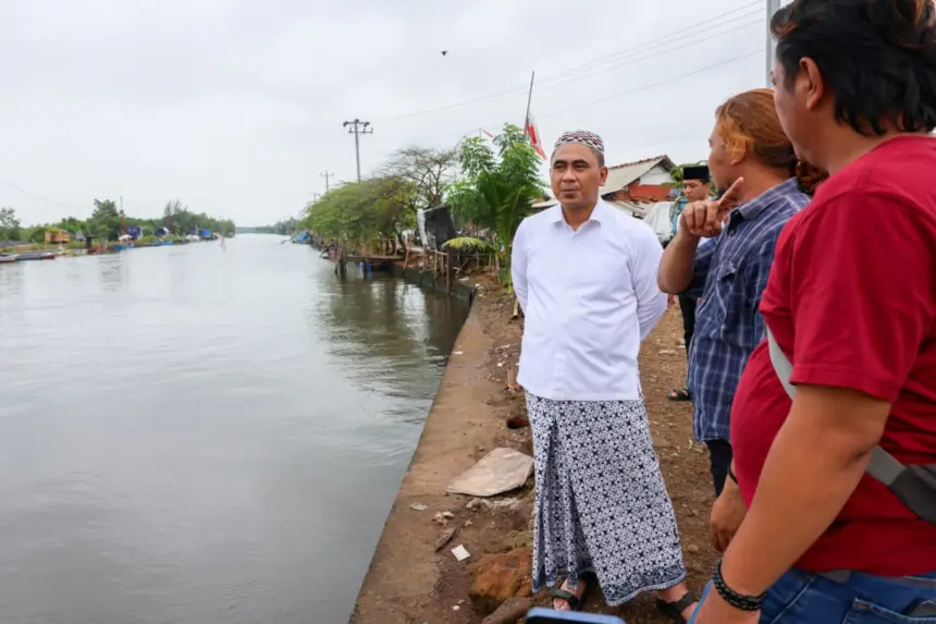 Wagub Jateng saat meninjau lokasi banjir di Kabupaten Pekalongan usai mendapatkan aduan dari masyarakat. (dok. Pemprov Jateng)