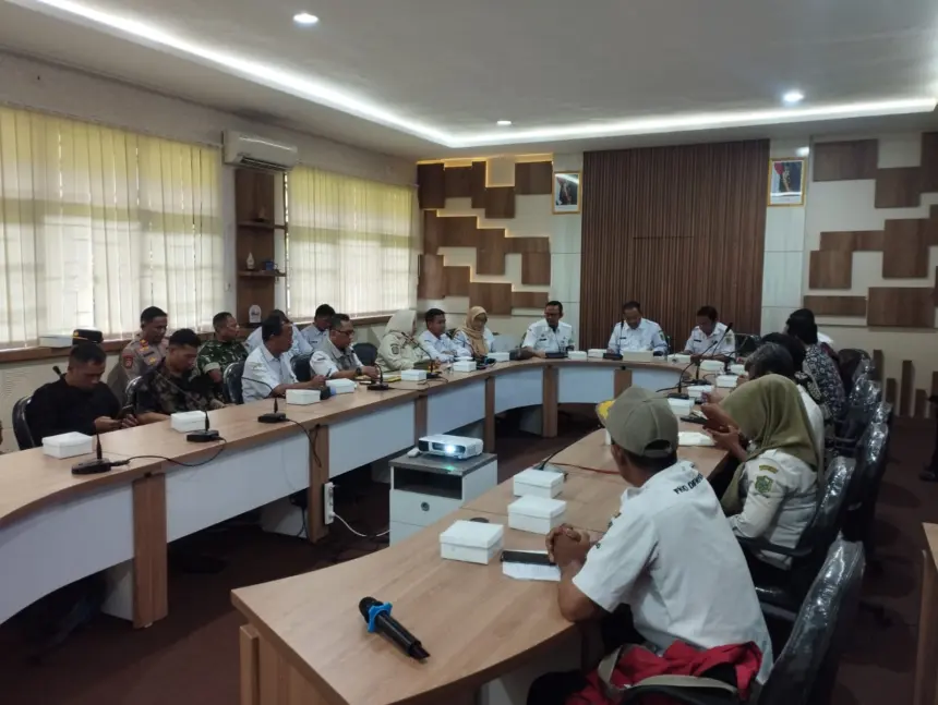 Suasana pertemuan mediasi antara PLTMH Pagentan, Tim Geologi Unsoed dengan Warga Desa Karekan, Rabu (4/2/2026) (foto: Heri Cahyono)