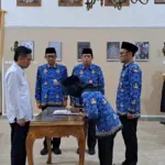 Bupati Syamsul Auliya Rachman melantik 14 pejabat administrator dan fungsional di lingkungan Pemkab Cilacap. (Tri Aji).