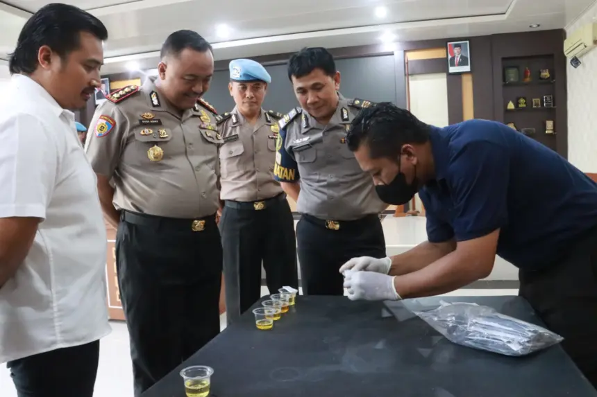 Anggota Polresta Cilacap Jalani Tes Urine Mendadak