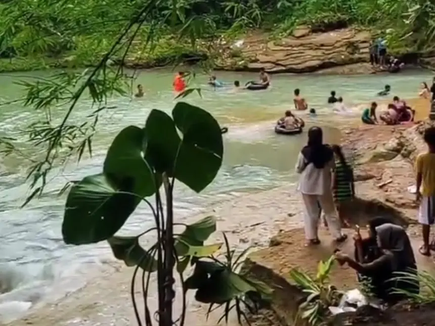 Penampakan Kedung Kampak, Green Canyon versi Desa Selenegara, Kecamatan Sumpiuh, Banyumas. (Foto: Tangkapan layar TikTok @pemudaa..04)
