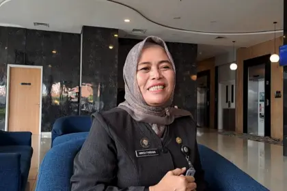 Kepala Disdukcapil Kabupaten Cilacap, Annisa Fabriana, saat memberikan keterangan terkait ketersediaan blanko KTP el. (Tri Aji).