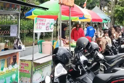 Ragam kuliner yang ada di Pasar Ramadan SMA Negeri 2 Purwokerto. (Foto: Dok. cilacaptoday.com)