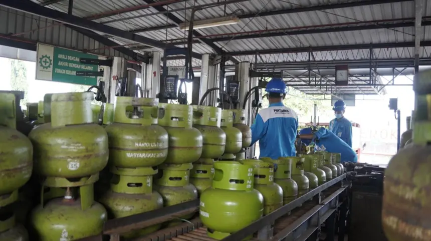 Stasiun pengisian LPG wilayah Jawa Tengah dan DIY. Pertamina menambah pasokan jelang Ramadan. (Patra Niaga).