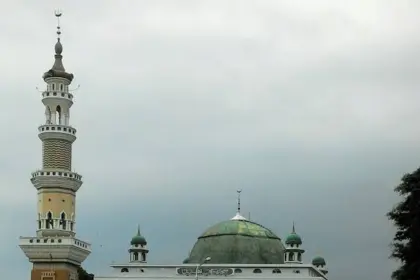 Masjid Besar Mujahidin, jejak sejarah religius di Majenang Cilacap dan kebanggaan masyarakat sekitar. (Foto: masjidbesarmujahidinmajenang.com)
