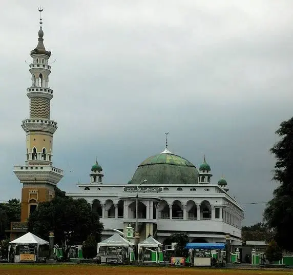 Masjid Besar Mujahidin, jejak sejarah religius di Majenang Cilacap dan kebanggaan masyarakat sekitar. (Foto: masjidbesarmujahidinmajenang.com)