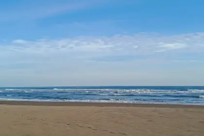 Libur Awal Ramadan, Pantai Indah Widarapayung Cilacap jadi spot favorit remaja Binangun dan sekitarnya. (Foto: Dok cilacaptoday.com)