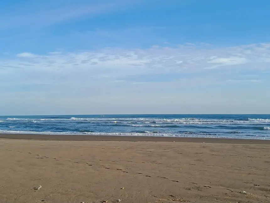Libur Awal Ramadan, Pantai Indah Widarapayung Cilacap jadi spot favorit remaja Binangun dan sekitarnya. (Foto: Dok cilacaptoday.com)