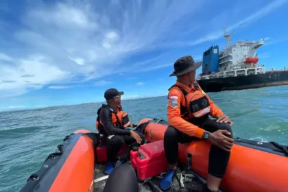 Penambang pasir tenggelam di muara winong sungai serayu