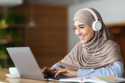 Perempuan muslimah berilmu