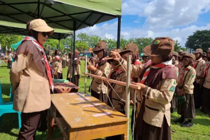 Peserta Pesta Siaga Pramuka Kwarran Cilacap Utara saat adu keterampilan. (Tri Aji).