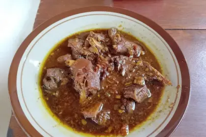 Penampakan Rica-Rica Basur Mak Kepyar yang menggugah selera. (Foto: Google Maps/Ahmad S.)