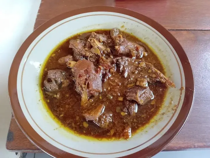 Penampakan Rica-Rica Basur Mak Kepyar yang menggugah selera. (Foto: Google Maps/Ahmad S.)
