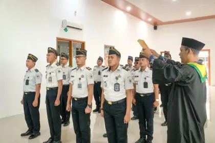Kalapas Kelas IIB Cilacap, Efendi Johan, merotasi sekaligus melantik tujuh pejabat manajerial. (Lapas Cilacap).