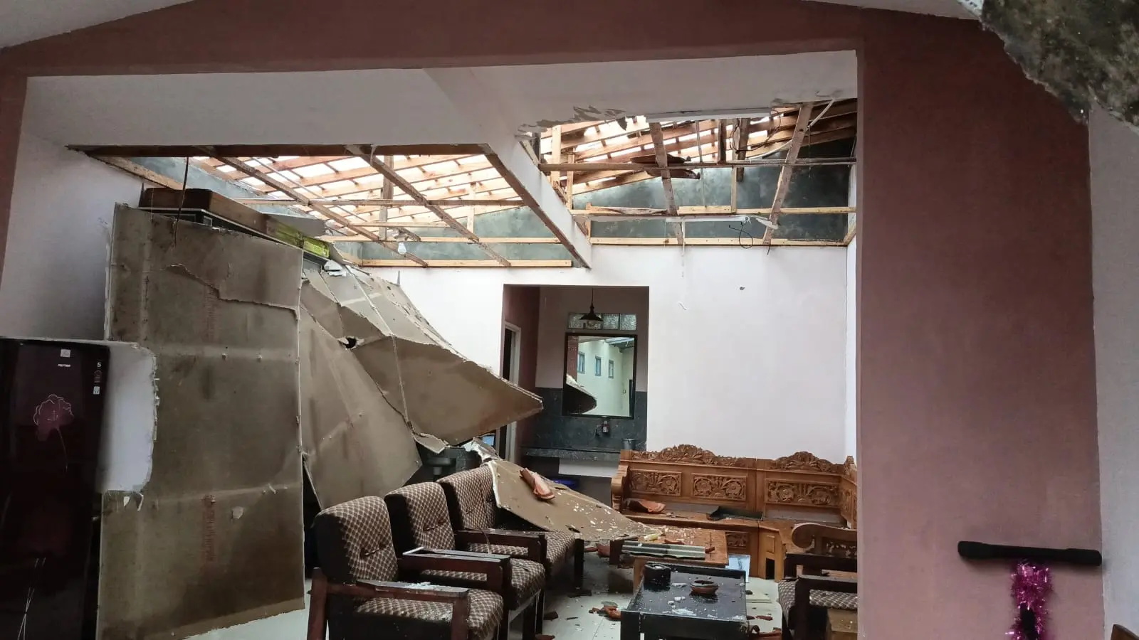 Sdn 1 sambirata cilongok banyumas puting beliung