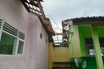 Sdn 1 sambirata cilongok banyumas puting beliung