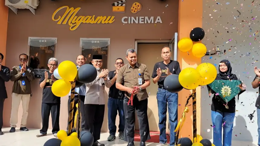 SMK Migas Muhammadiyah Cilacap melaunching bioskop MigasMu Cinema. (Tri Aji).