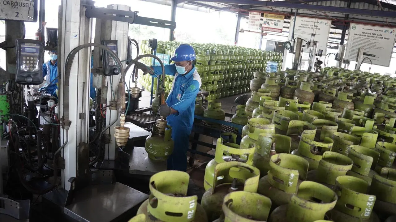 Stasiun pengisian LPG di wilayah Jateng DIY dan menjelang Ramadan Pertamina tambah pasokan termasuk di Cilacap. (Patra Niaga).