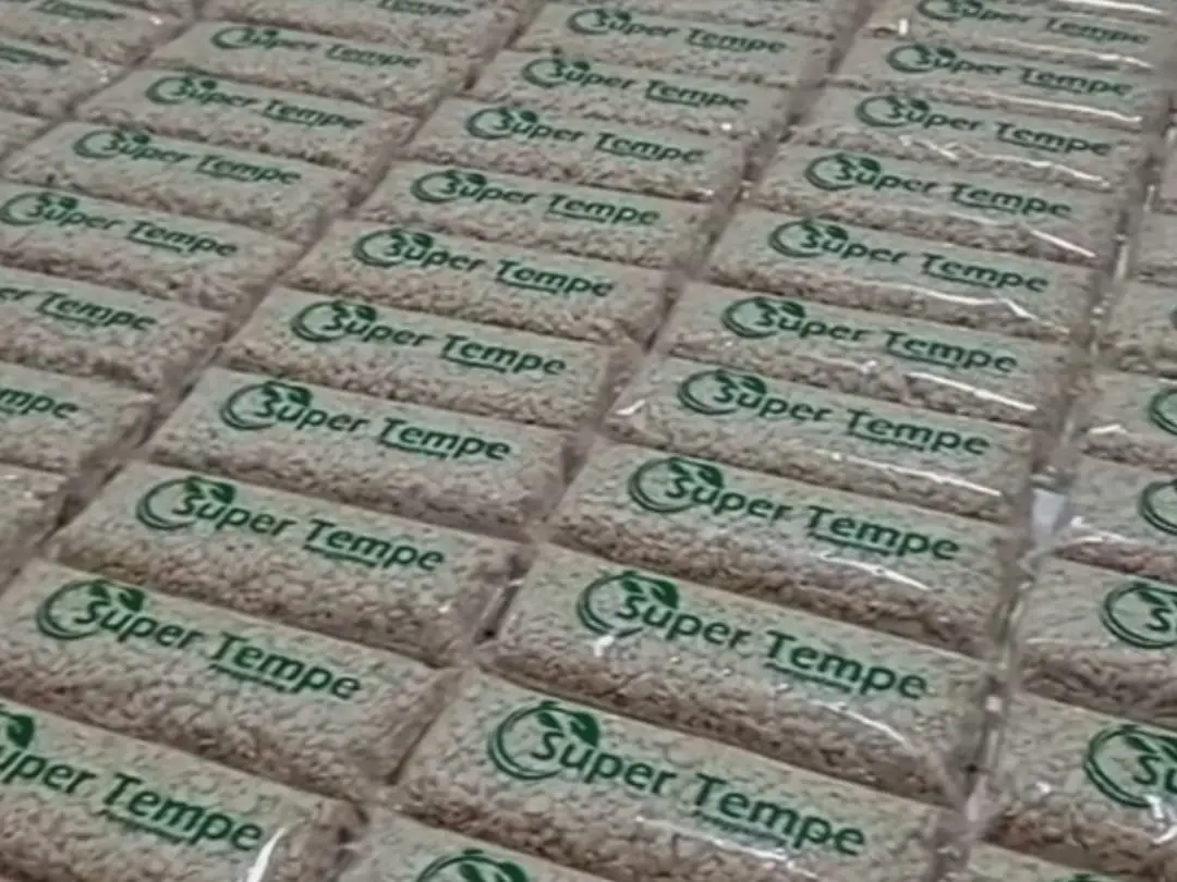 ​Super Tempe Penggalang khas Adipala yang menjadi terlaris di wilayah Cilacap dan sekitarnya. (Foto: Tangkapan layar TikTok @super_tempe)