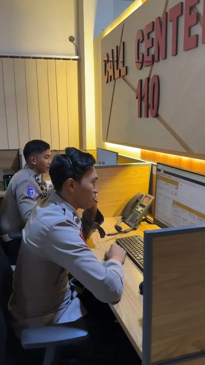 Petugas operator 110 Polresta Cilacap siaga melayani laporan masyarakat. (Polresta Cilacap).
