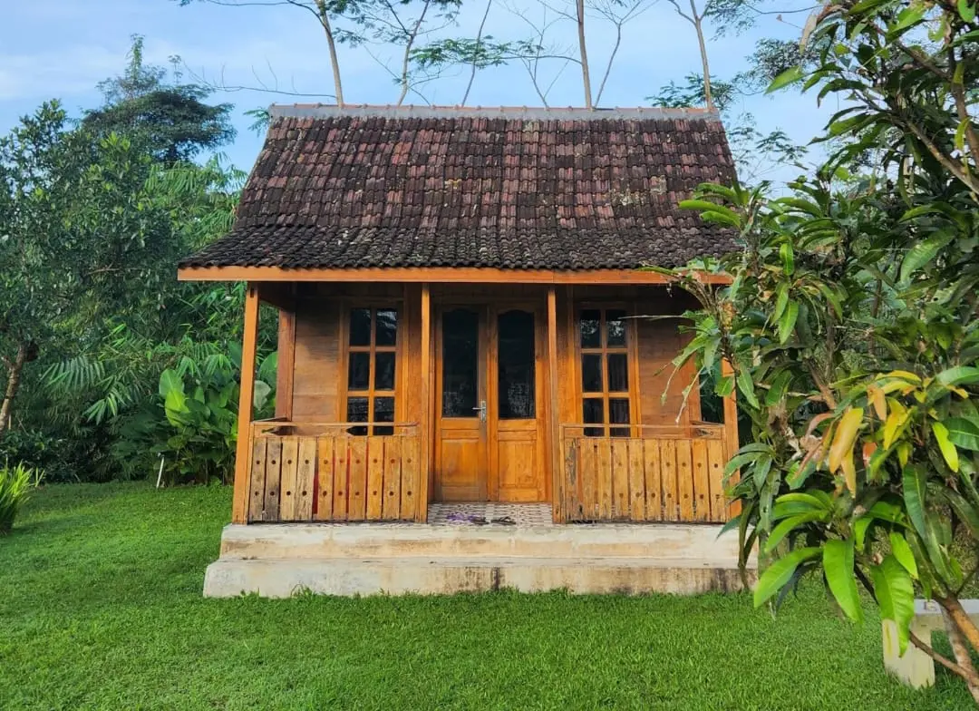 Ragam spot wisata yang dapat dinikmati pengunjung di kawasan Bhumi Bambu Baturraden. (Foto: Instagram @bhumi_bambu)