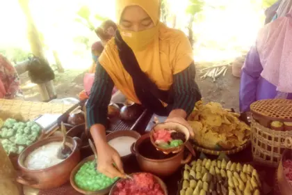 Penampakan bubur Srintil yang melegenda dan sudah ada di Obyek Wisata Alam Dawuhan Banjarnegara, Minggu (29/3/2026). (Foto: Heri Cahyono)