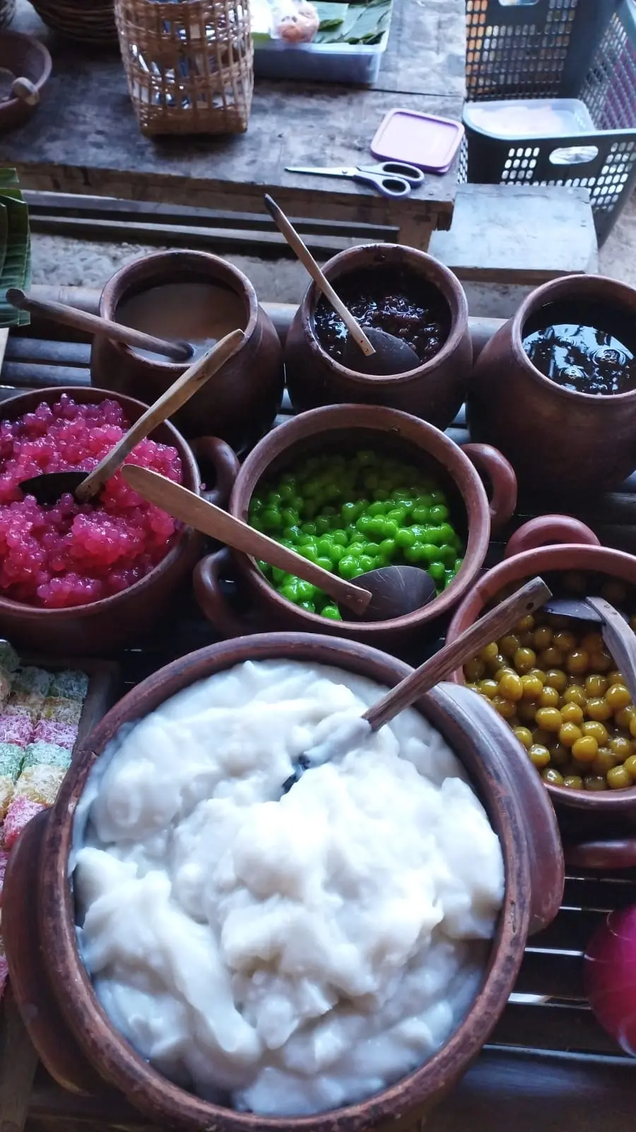 Penampakan bubur Srintil yang melegenda dan sudah ada di Obyek Wisata Alam Dawuhan Banjarnegara, Minggu (29/3/2026). (Foto: Heri Cahyono)