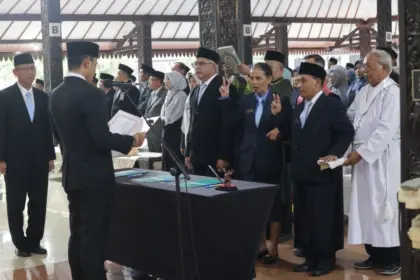 Bupati Purbalingga Fahmi Muhammad Hanif melantik 113 pejabat eselon III, Selasa (31/3/2026). (Foto :Prokopim Setda Purbalingga)