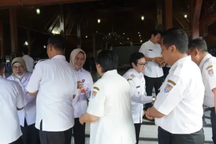 Pemkab Cilacap gelar halalbihalal pada hari pertama masuk kerja usai libur cuti bersama Jaro Raya Idulfitri. (Pemkab Cilacap).