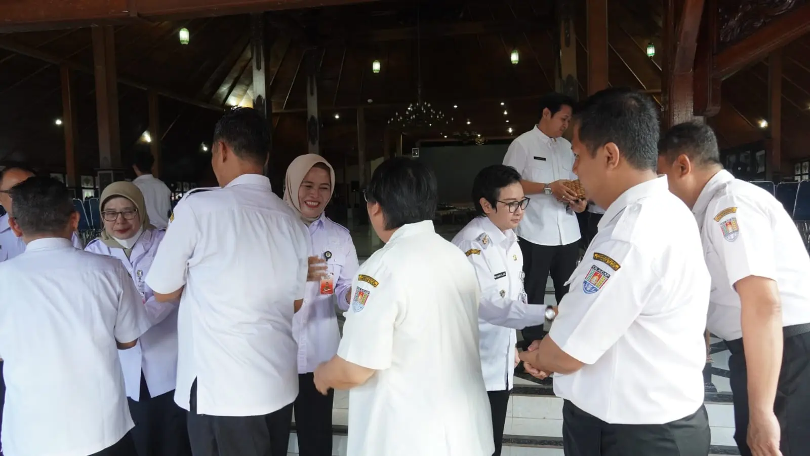 Pemkab Cilacap gelar halalbihalal pada hari pertama masuk kerja usai libur cuti bersama Jaro Raya Idulfitri. (Pemkab Cilacap).