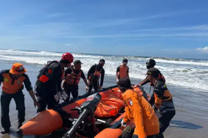 Nelayan hilang di pantai suwuk kebumen