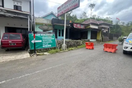 Jalan akses dieng
