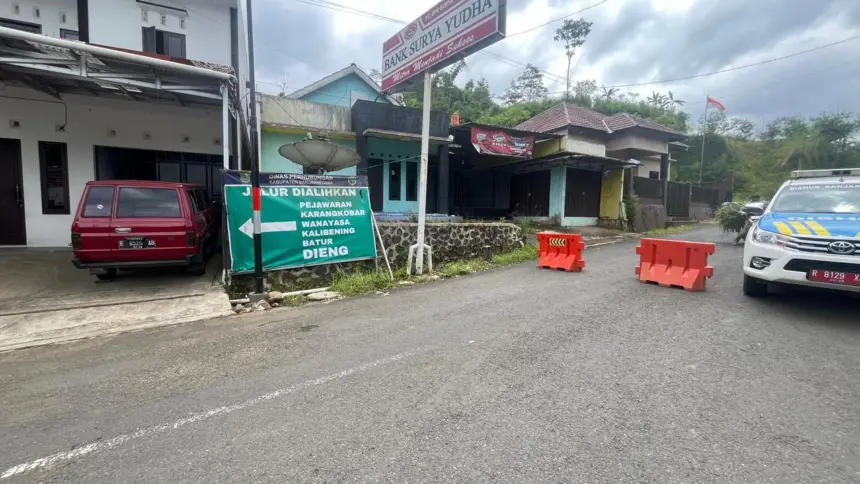 Jalan akses dieng