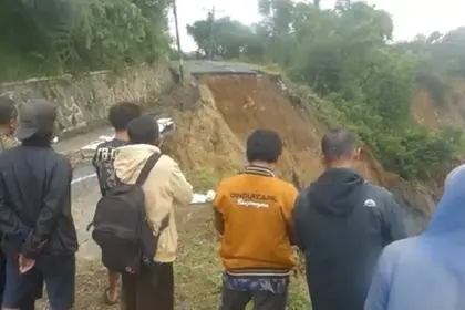Jalur banjarnegara dieng via pejawaran