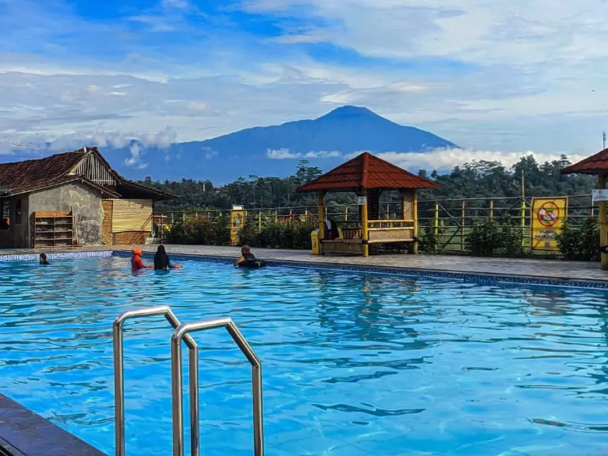 Karanganyar waterpark patikraja banyumas