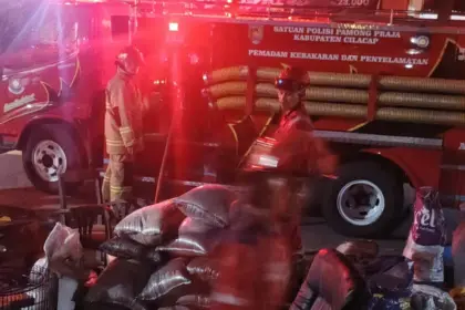 Kebakaran kios pakan ternak kesugihan cilacap