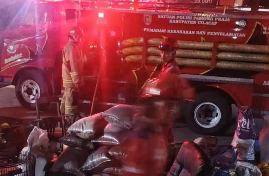 Kebakaran kios pakan ternak kesugihan cilacap