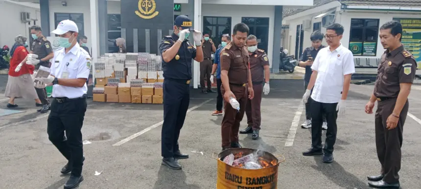 Kejari banjarnegara rokok ilegal