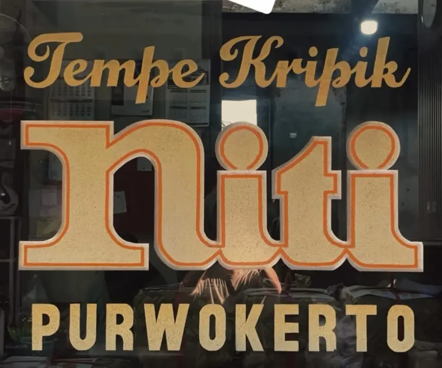 Keripik Niti, pelopor keripik tempe di Purwokerto yang terkenal sejak 1967 silam. (Foto: TikTok @keripiktempeniti) 