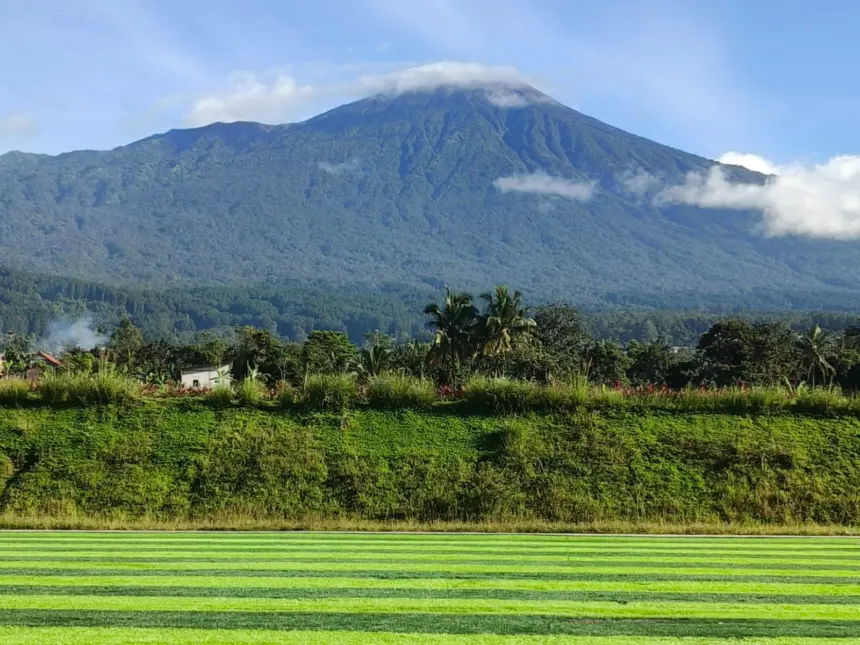 Lapangan Kemutug Lor Baturraden Banyumas