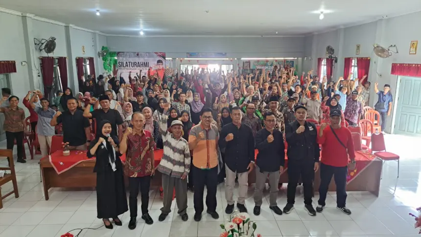 Tim Kaisar serap aspirasi dan menyerahkan ratusan paket sembako kepada warga Wangon. (Tri Aji).