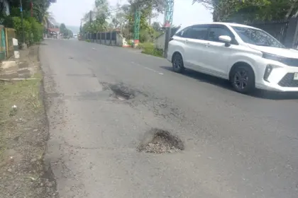 lubang cukup dalam